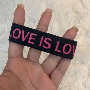 🔴Love is love rubber bracelet